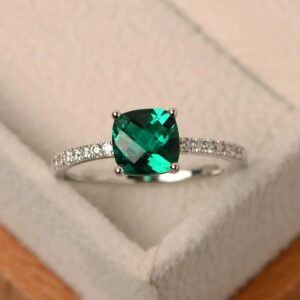 cushion cut emerald ring