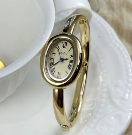 Famous Brand Gold Bracelet Watch – Elegant Women’s Stainless Steel Wristwatch