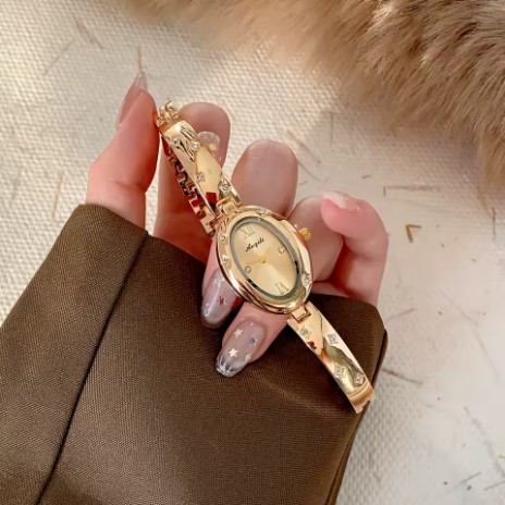 Ultra-Thin Gold Bracelet Watch – Elegant Oval Dial Women’s Wristwatch